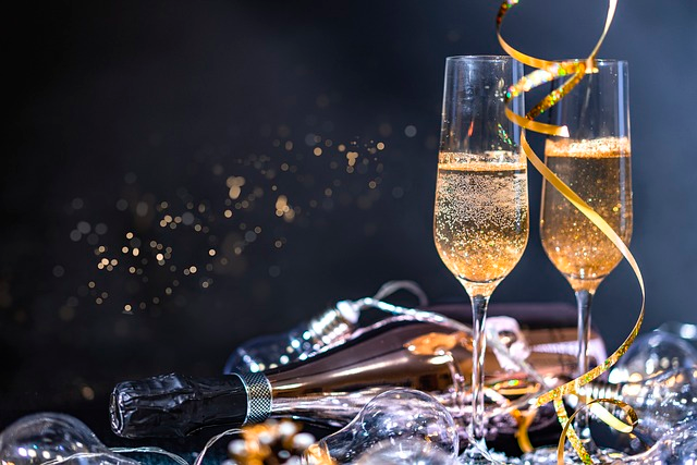 wine, glasses, toast, new year's resolutions for businesses