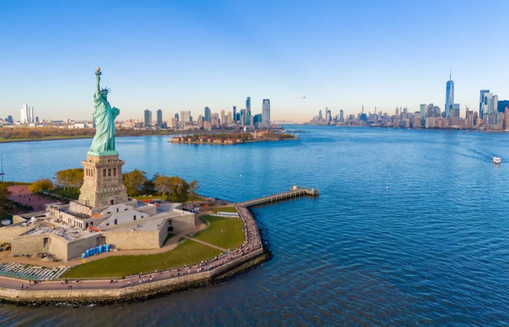 Small Business Loans in New York - Statue of Liberty over the New York skyline.