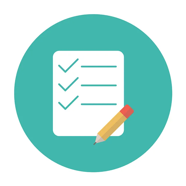 Teal circle checklist icon with green ticks and a pencil, listing Amur Equipment Finance qualifications